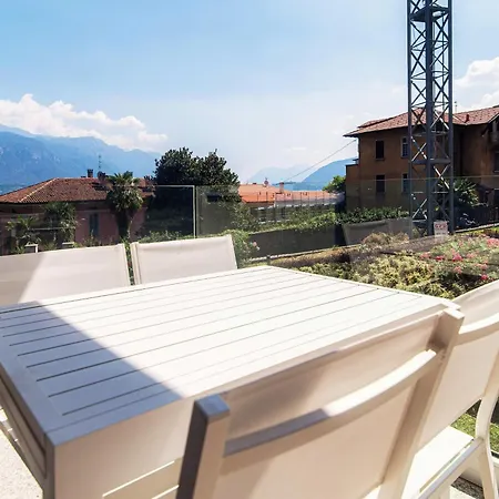 Apartment Casa Sofia - By Myhomeincomo