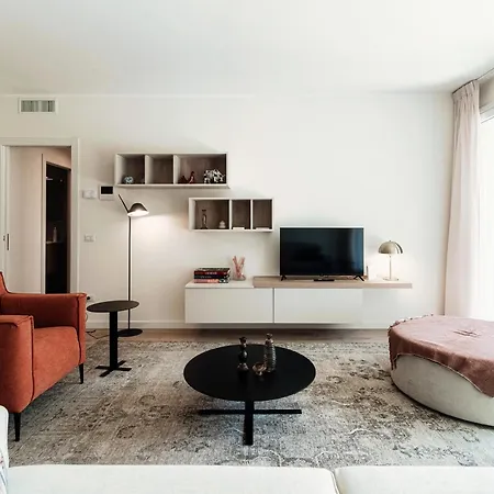 Casa Sofia - By Myhomeincomo *